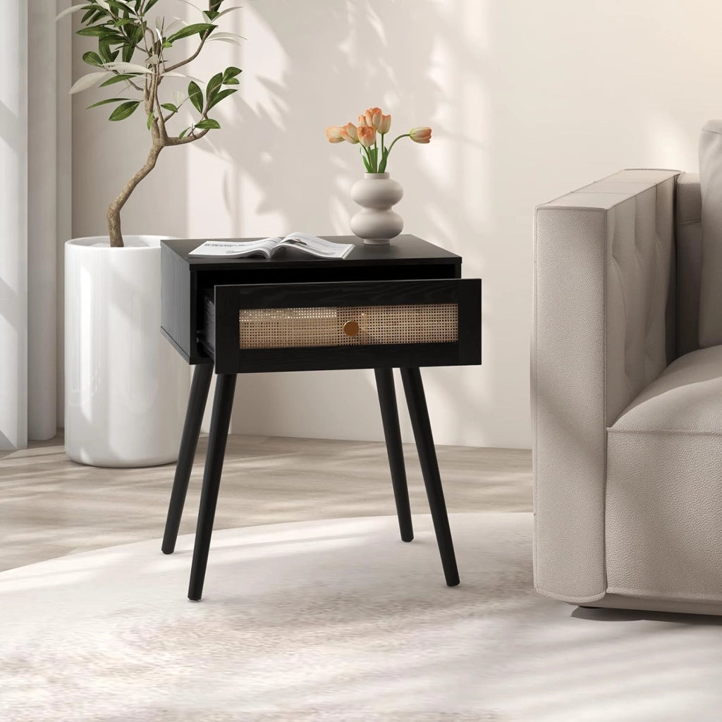 Comodino in legno con cassetto in rattan, 48 x 40 x 58 cm, comodino con gambe alte in legno massello, tavolino ausiliario per camera da letto, soggiorno, nero (Nero)