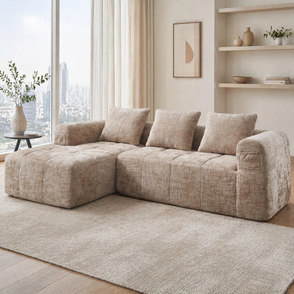 Divano angolare modulare in chenille color khaki, con chaise longue, tasche laterali e 3 cuscini