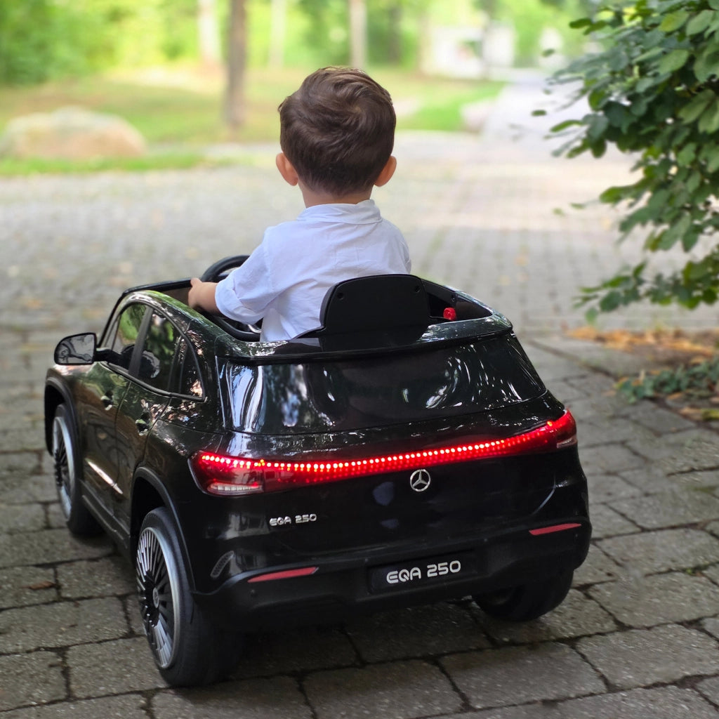 Macchina Elettrica per Bambini Licenza Mercedes-Benz EQA 12V con Telecomando Nero