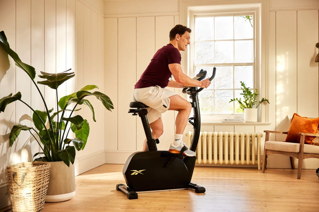 Vélo de Fitness - Reebok - Maison/Appartement - Modèle FR20 - Route d'inertie 6 KG - Ecran tactile LED