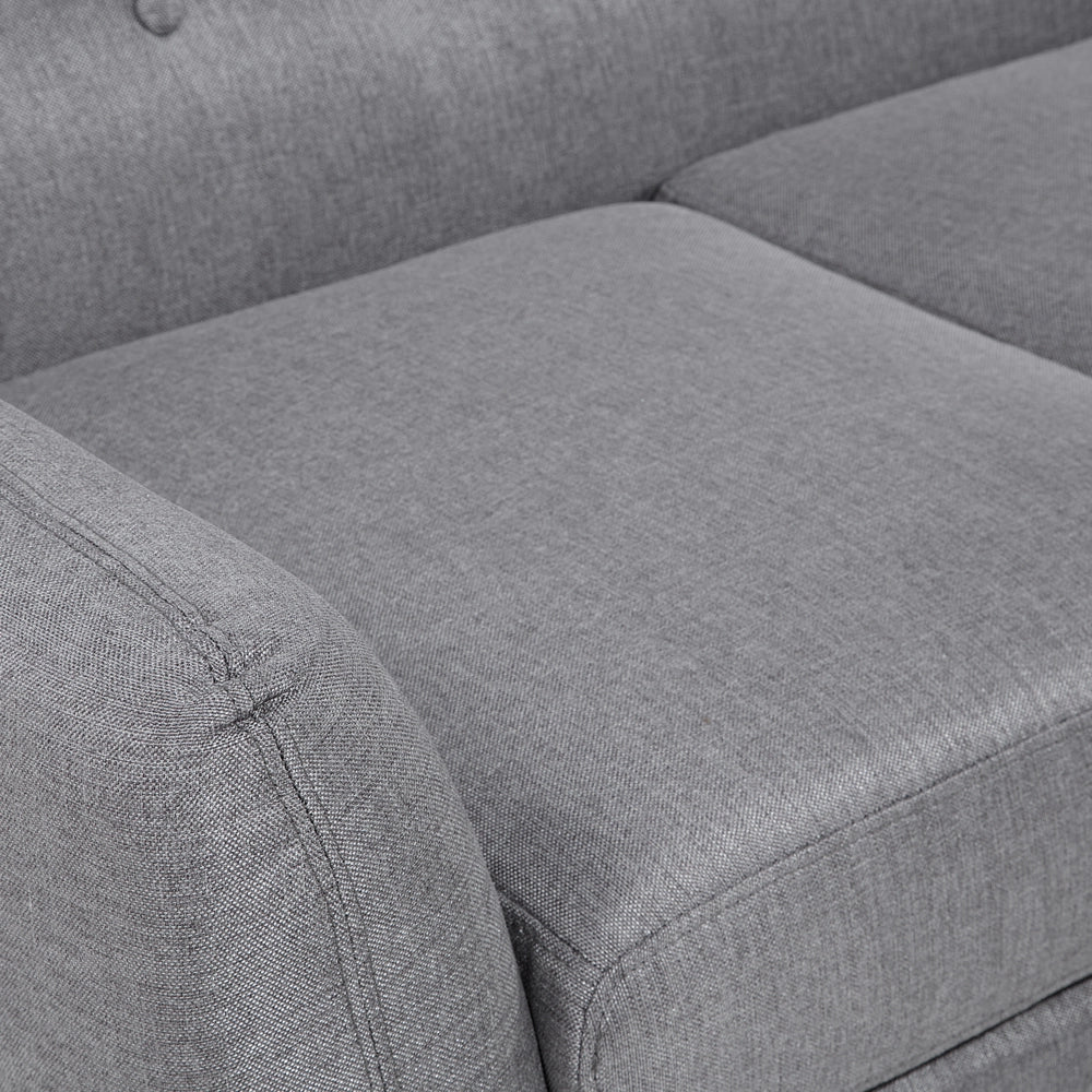 Divano ad angolo grigio chiaro imbottito con schienale capitonnè Chaise longue con gambe in legno chiaro Soggiorno minimalista scandinavo