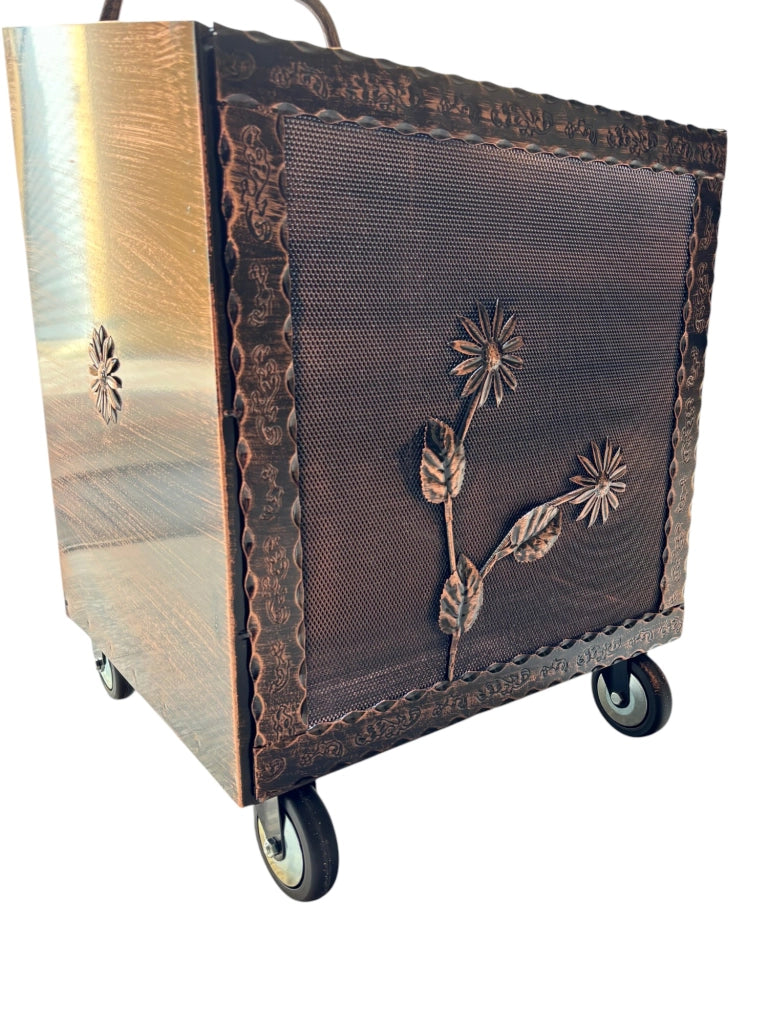 Porta Legna con Ruote, Porta Pellet, in Ferro Battuto, 52 x 50 x 84h cm, Motivo Floreale, Per Camino e Stufe Rame