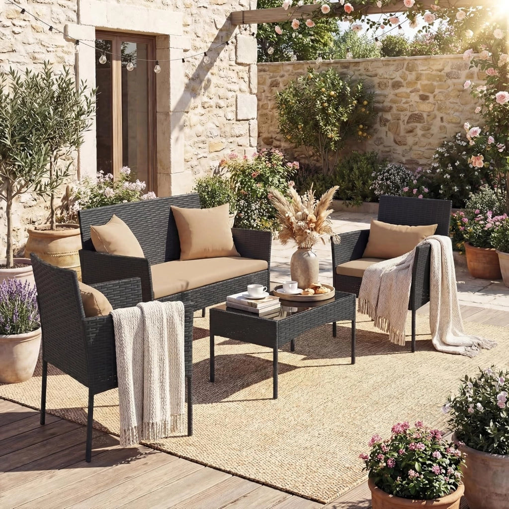 Salotto da Giardino Esterno 4 Pezzi, Set da Esterno in Rattan con Tavolino con Piano in Vetro, Divano 2 Posti e 2 Poltrone, Set da Conversazione con Cuscini per Patio, Balcone e Terrazzo (Tortora)