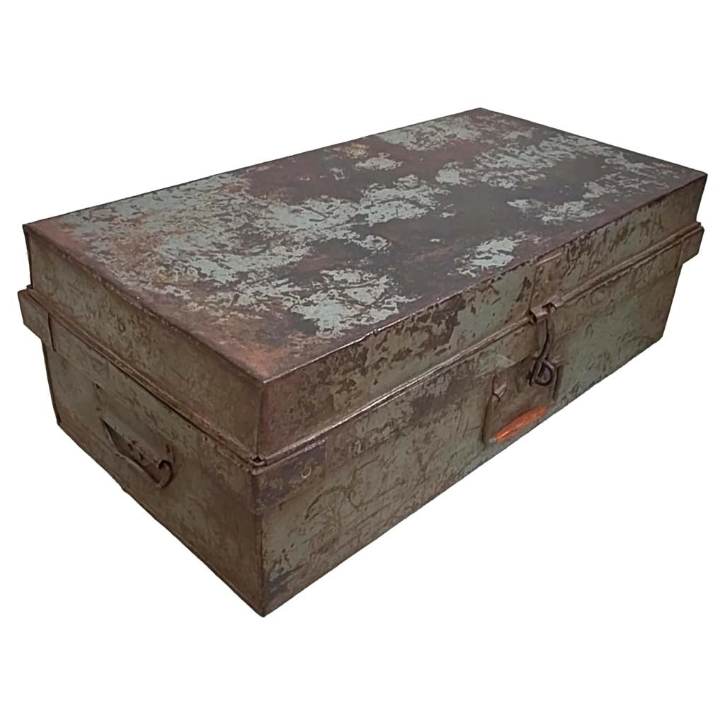 Valigia artigianale in metallo, 67x37x25h cm