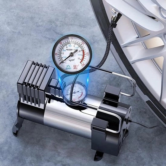 Pompa di gomma portatile 12V compressore auto con manometro, 50 l/min rapida gonfiatura, adatto per auto, SUV, motocicli, biciclette, sistemi di cilindri, compatta e inclusa con extra bocchini e accessori.