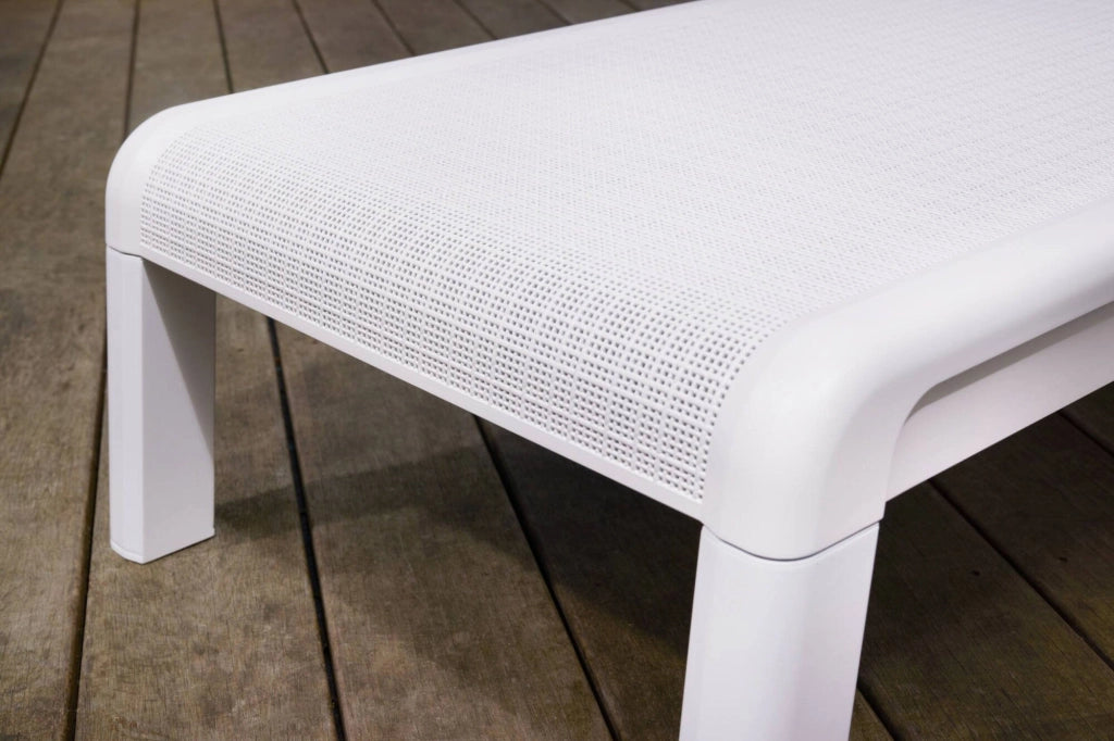 Lettino prendisole Shawinigan, Sdraio da giardino, Letto pieghevole outdoor, Sedia reclinabile, 188x58 h29 cm, Bianco