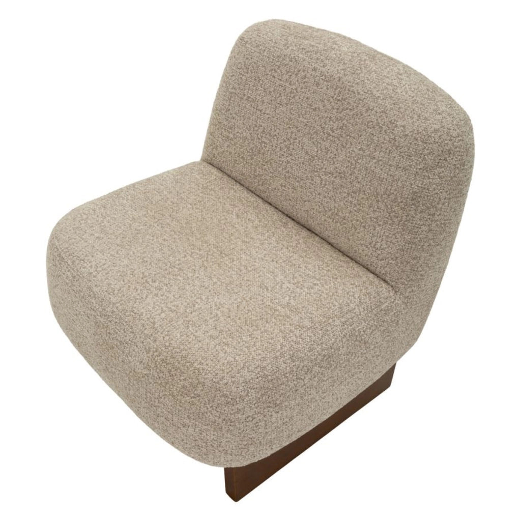 Poltrona Japandi in boucle' con base in legno scuro