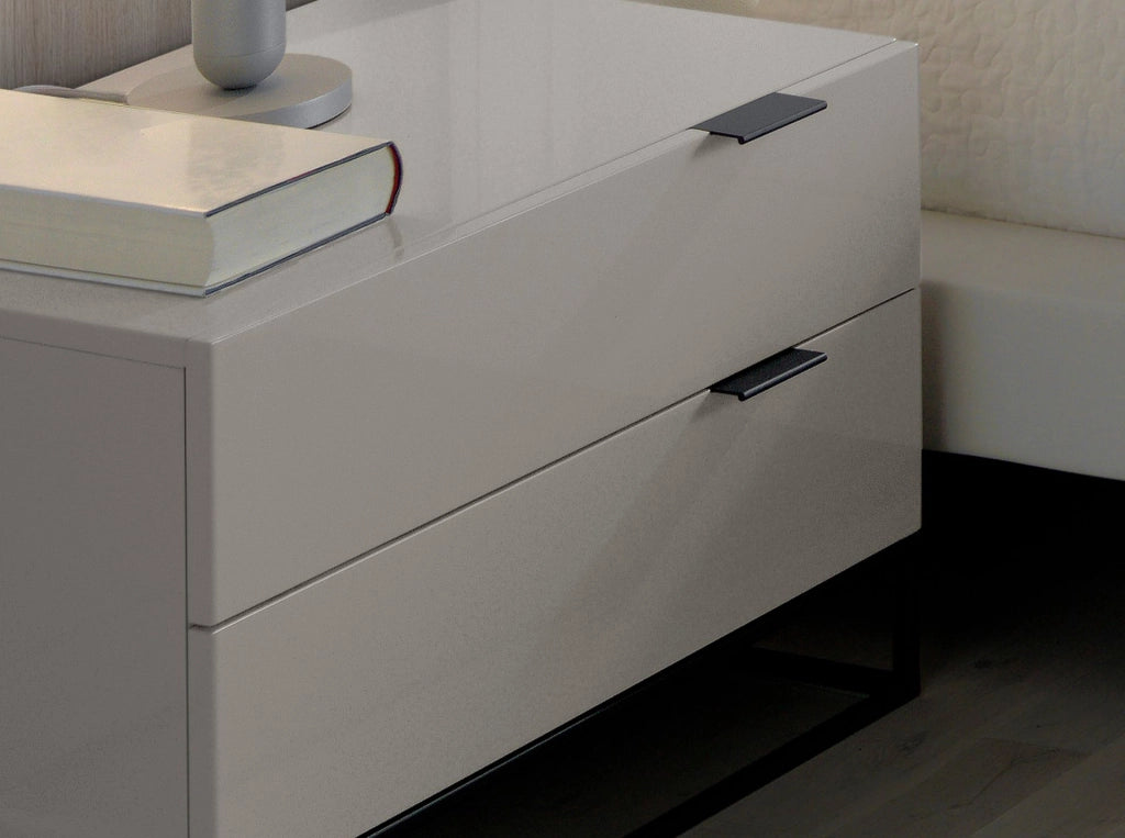 Comodino in legno grigio e acciaio nero