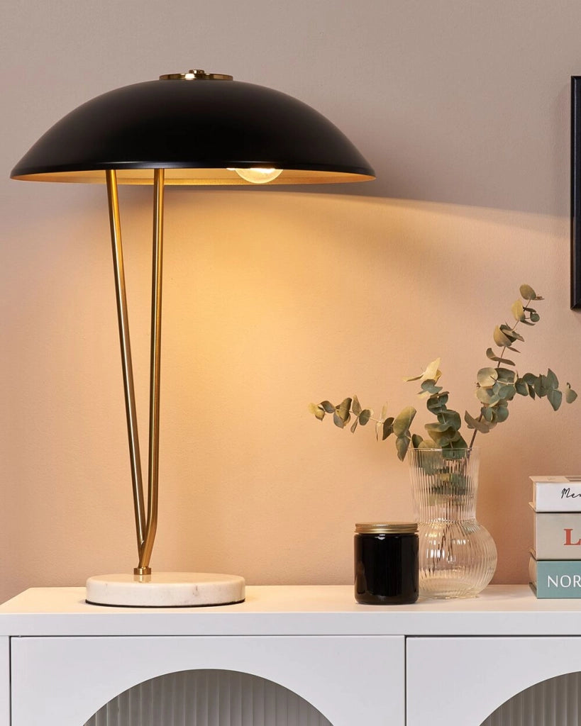 Lampada da tavolo Base in marmo nero e oro Paralume in metallo Ufficio Studio Moderno