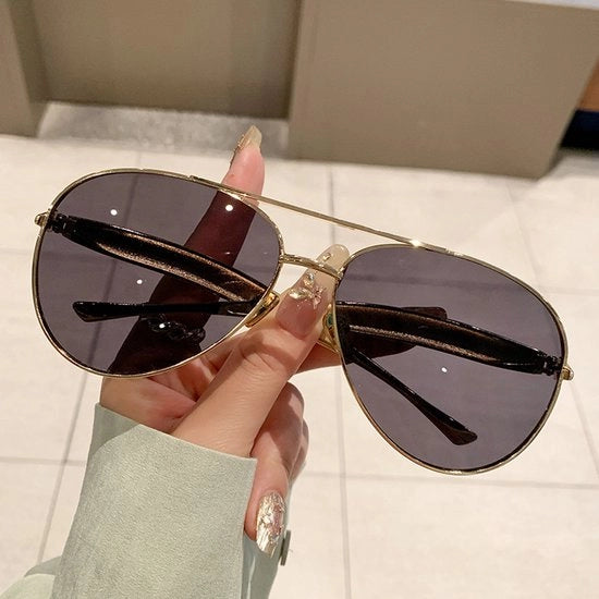 Oversized zonnebrille con polarizzazione per uomo e donna, protezione UV400, realizzata in metallo, ideale per la guida, la pesca, le feste e i viaggi.