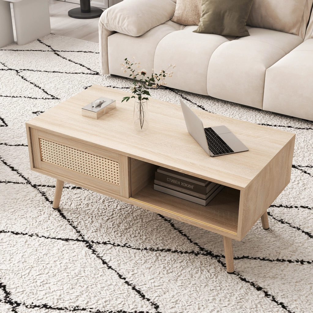 Tavolino da caffè con porta scorrevole; gambe in legno; effetto rattan; MDF; naturale