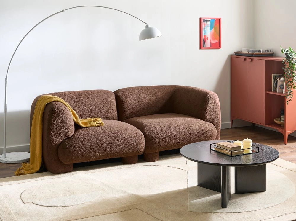 Divano modulare bouclé a due posti profilo ribassato forma organica marrone
