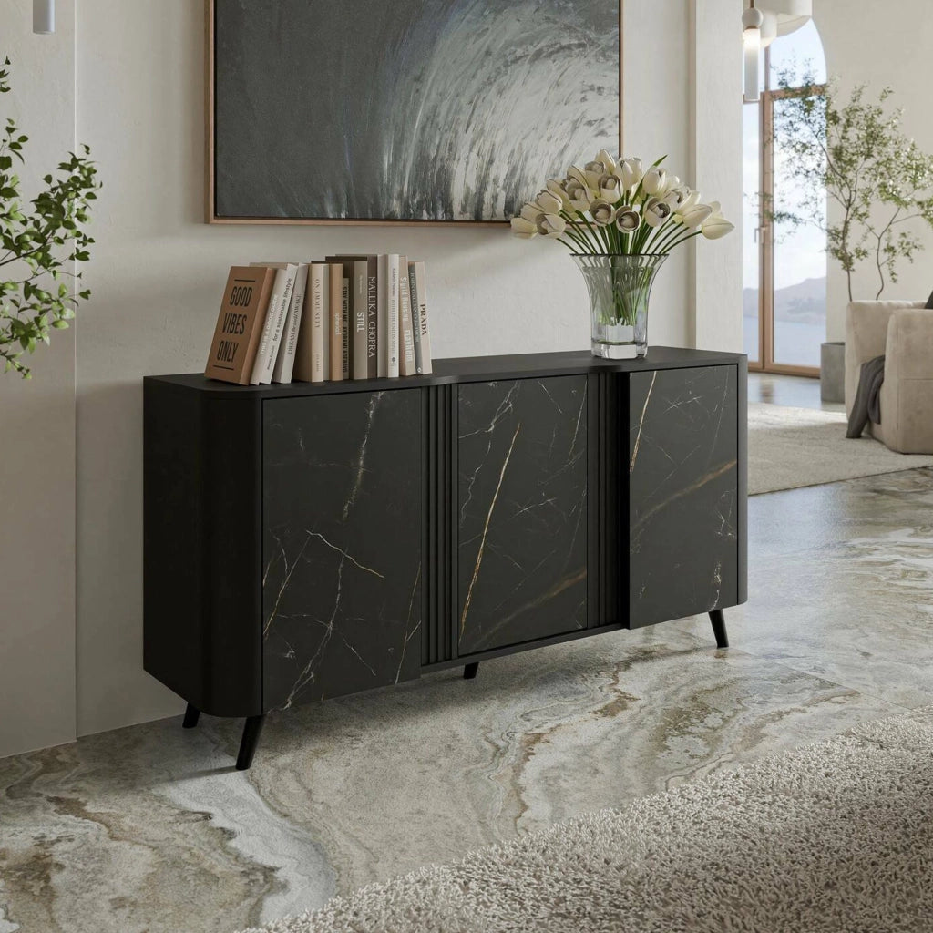 Credenza Loreo, Madia da salotto con tre ante battenti e vani interni, Rialzata da terra, 151x42 h70 cm, Marmo e Nero