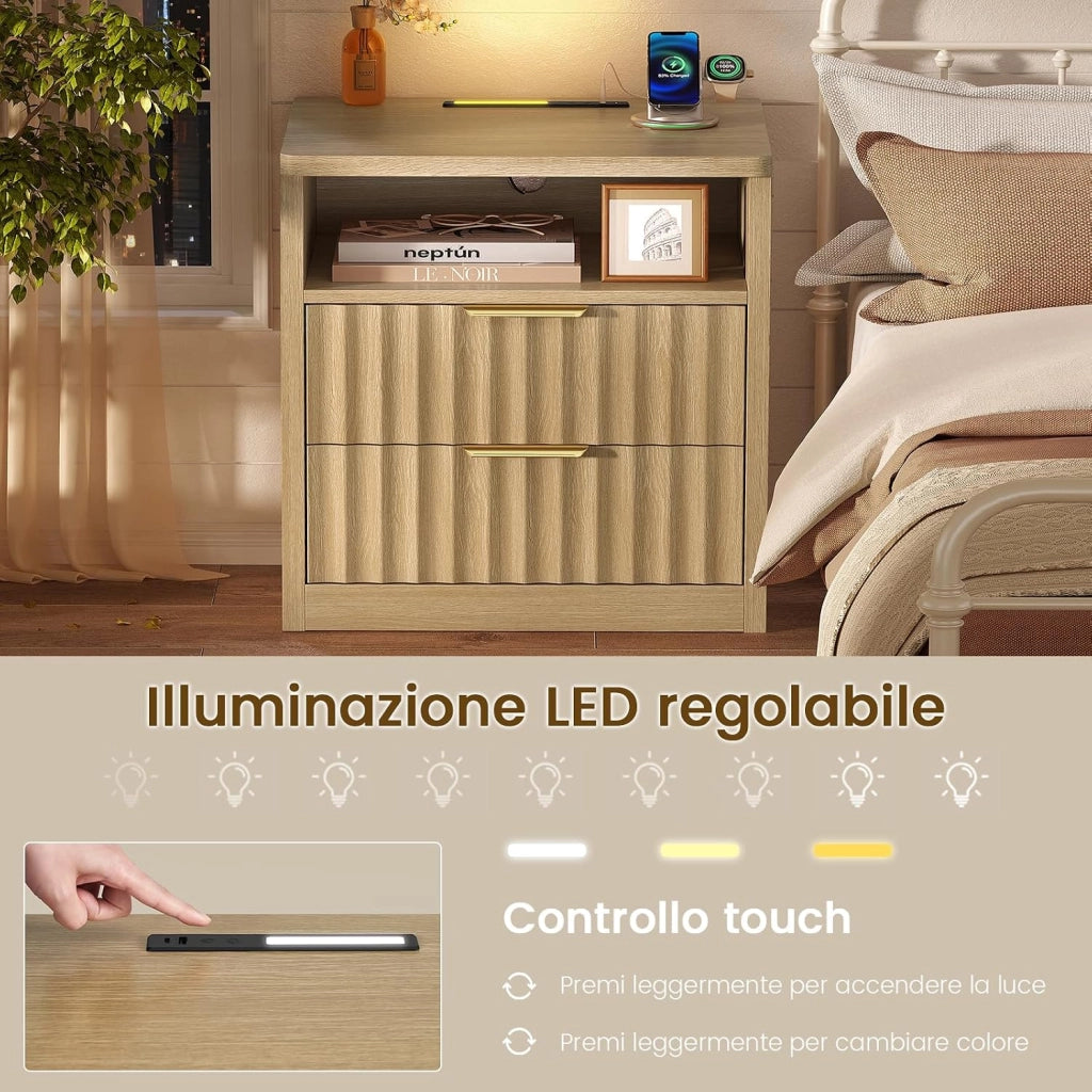 Tavolino da Letto Scanalato, Comodino con Prese USB e Tipo C, Illuminazione LED, 2 Cassetti e Scomparto Aperto, per Camera da Letto e Soggiorno, Legno Naturale