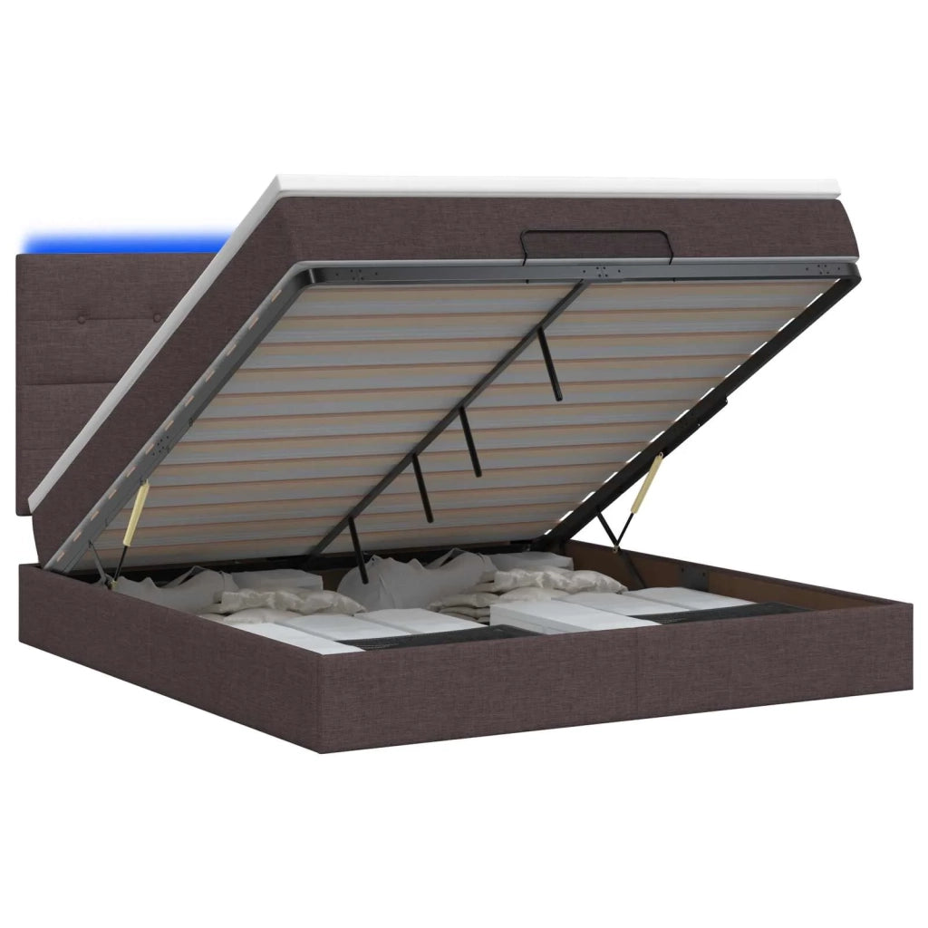 Letto Ottomano con Materasso e LED Marrone Scuro 140 x 190 cm 3458072