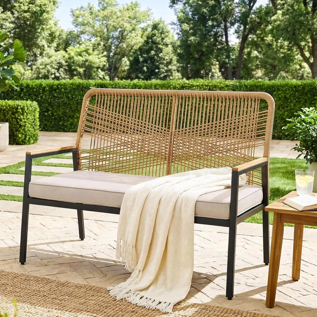 Panchina da giardino in rattan, sedia da giardino a 2 posti in polyrattan, panchina da esterno, resistente alle intemperie, braccioli in WPC, per terrazza, giardino e veranda, beige