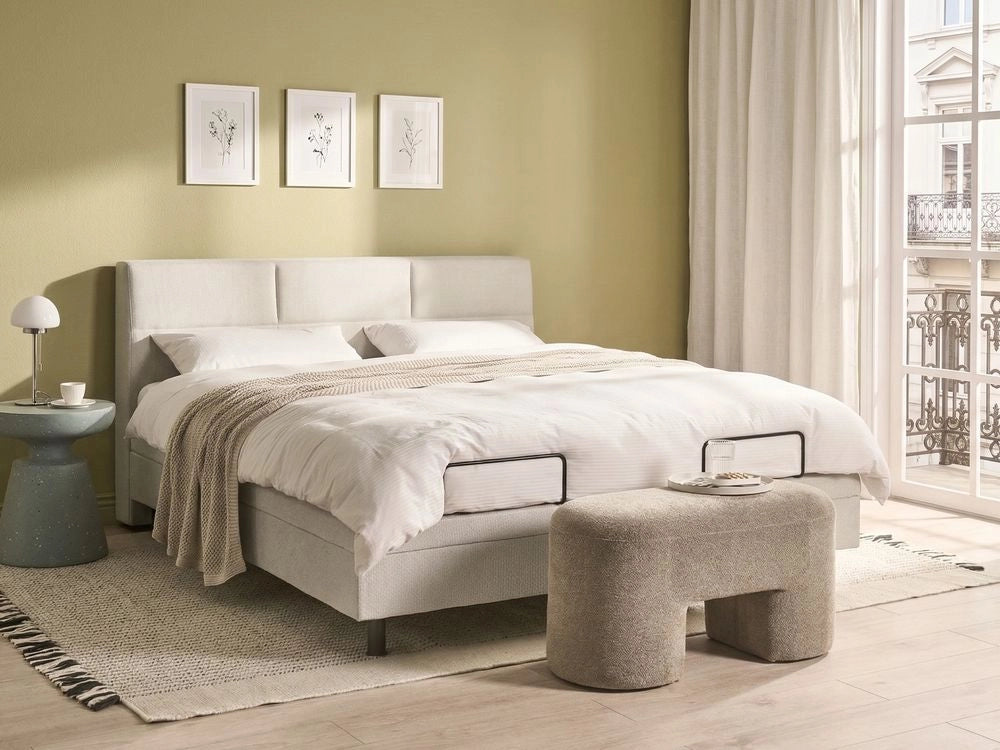 Letto matrimoniale Tessuto beige chiaro Elettrico 180 x 200 cm regolabile tramite telecomando Rivestimento in ciniglia