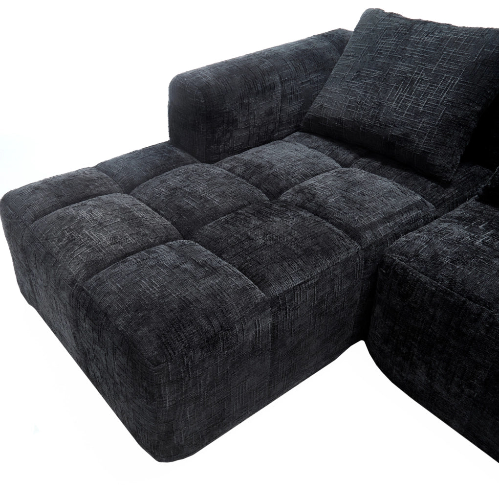 Divano angolare 250x158x60 cm con penisola; tasche laterali e 3 cuscini in chenille nero