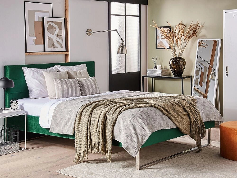 Letto Imbottito Velluto Verde Matrimoniale 140 x 200 cm Testiera Verde Gamba Argento Glam