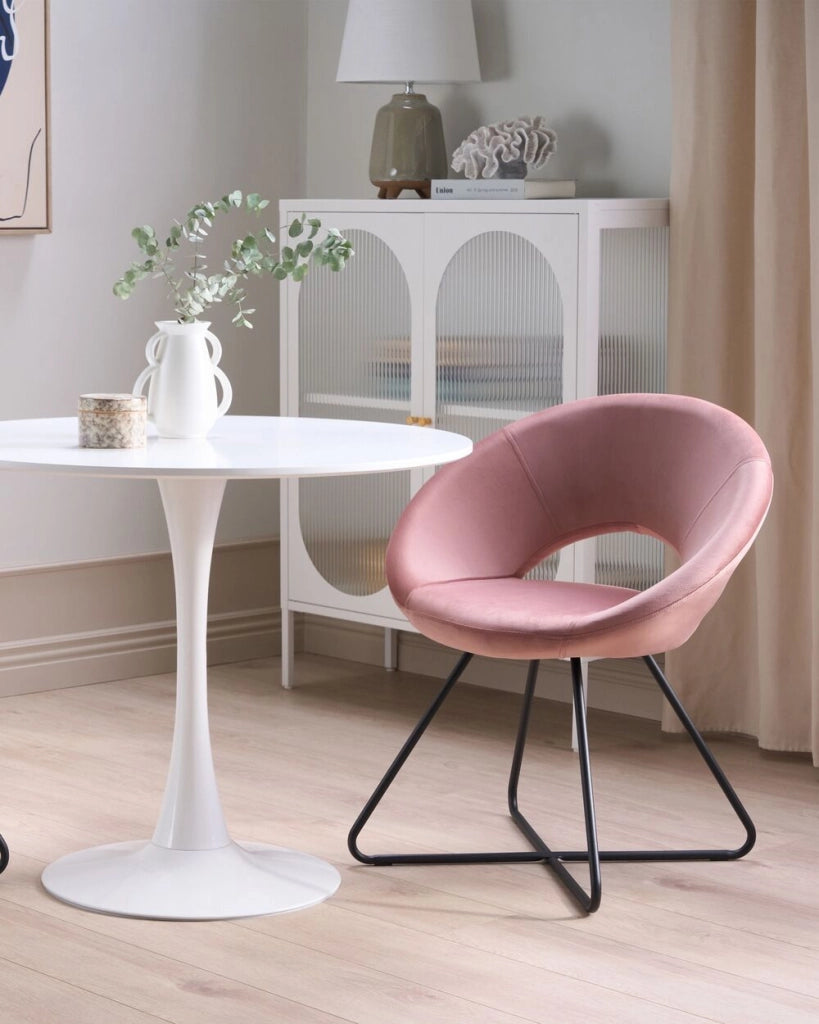 Poltrona Tappezzata in velluto rosa Senza braccioli Base a croce nera Struttura in acciaio Design retrò