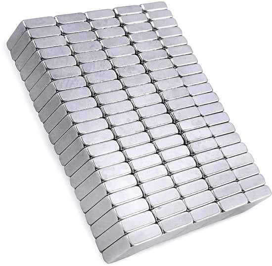 Magnetici N35 Neodymium Magnetici Extra Forti (100 Pezzi) | 5x5x2mm Magnetici Quadrati Forti | Adatti per pannelli magnetici, frigoriferi, lavagne bianche e molti altri