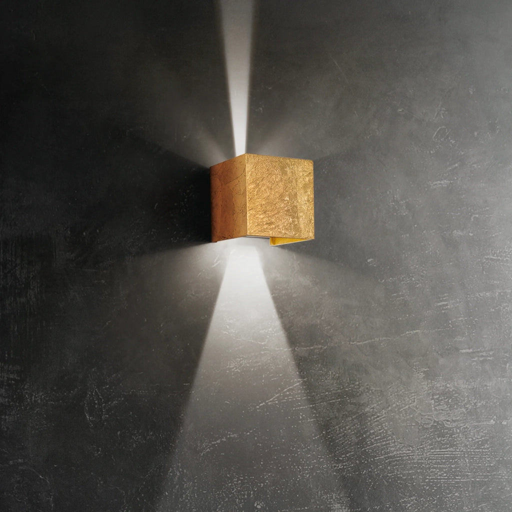 Cubetto parete 100x100x100mm. foglia oro 1x6,5w led 1x474lm. 220-240v-3000k -ip54