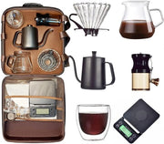 Set Completo da Caffè 8 in 1 – Molino Manuale, Filtratore in Vetro, Bollitore da Viaggio, Bilancia & Accessori – Ideale per Campeggio & Viaggi