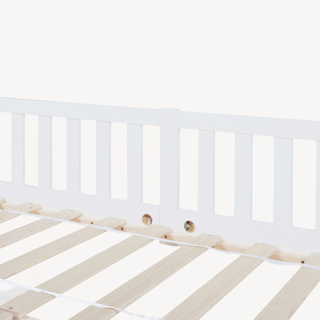Letto Montessori per Cameretta Tanna in Legno di Pino 140 x 200 cm - Bianco [en.casa]