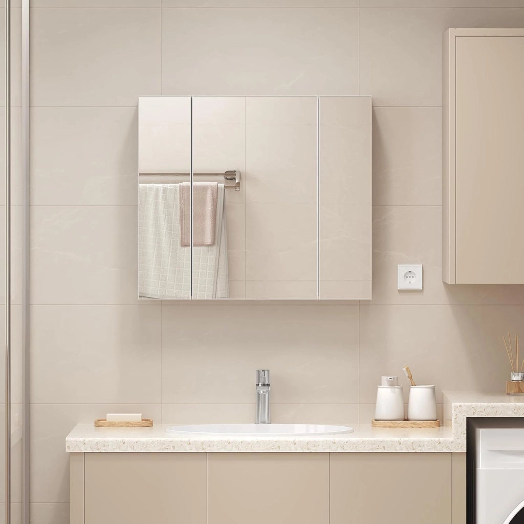 Armadietto Bagno con Specchio, Mobile Bagno Sospeso, con 3 Ante, Ganci, Ripiani Regolabili, Stile Nordico, Bianco, 70x14,5x61 cm