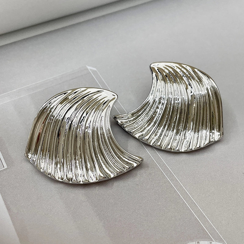 Orecchini vintage in metallo argentato a forma di onda e conchiglia