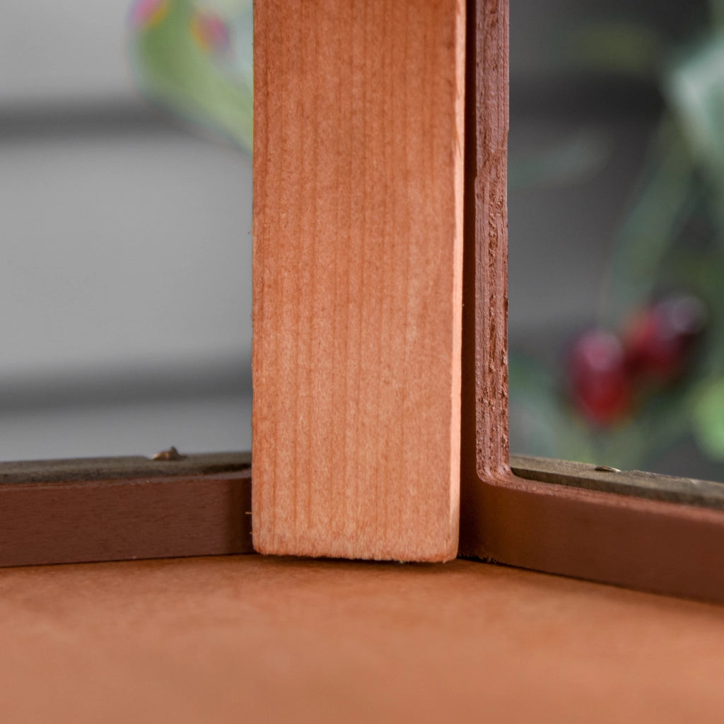 Casetta da giardino in legno con tetto a due falde base stabile e piattaforma per cibo e acqua natural Ø52 × 130 cm