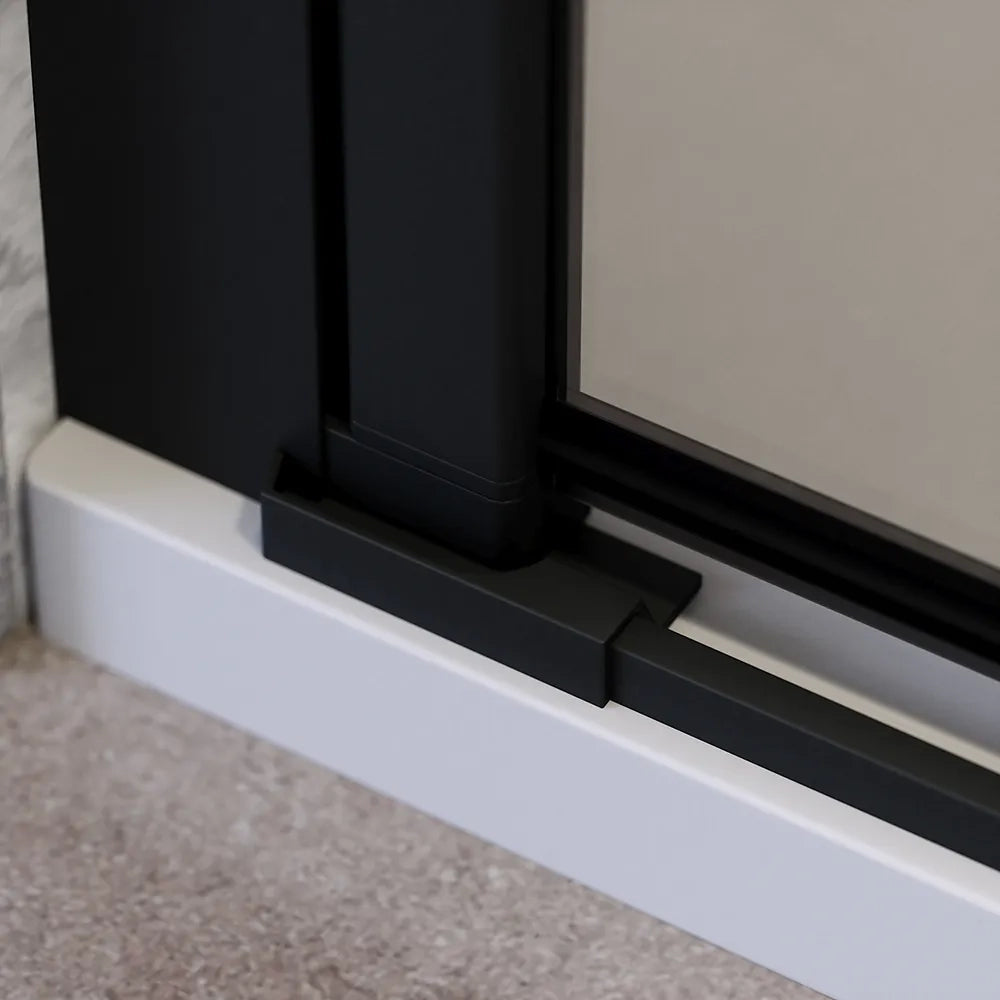 Porta doccia 136-140cm apertura a battente con profili nero opaco e vetro da 6mm trasparente h195 | Elba
