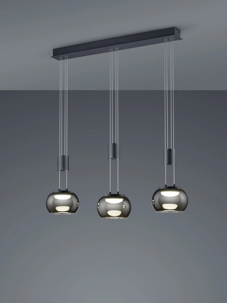MADISON SOSPENSIONE LED 24W 2700lm, 3000K  BARRA METALLO NERO E 3 VETRI SFERA FUME' CROMATI CON REGOLAZIONE ALTEZZA CON CONTRAPPESO E DIMMERAZIONE INTENSITA' CON NORMALE INTERRUTTORE A PARETE L. 82CM