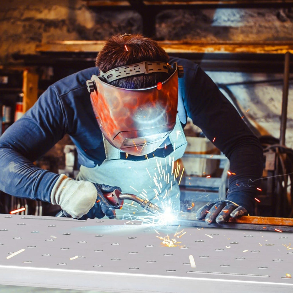 Tavolo da Lavoro, Banco da Lavoro con Supporto per Attrezzi e Vassoio, Fori per Fissaggio, 8 Slot per Attrezzi e Portabocchette per Saldatura, con Ruote, Capacità di Carico 540 KG (Modello 1)