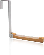 Porta con supporto pieghevole in metallo e legno per borse e abbigliamento con strisce antiscivolo, Bianco