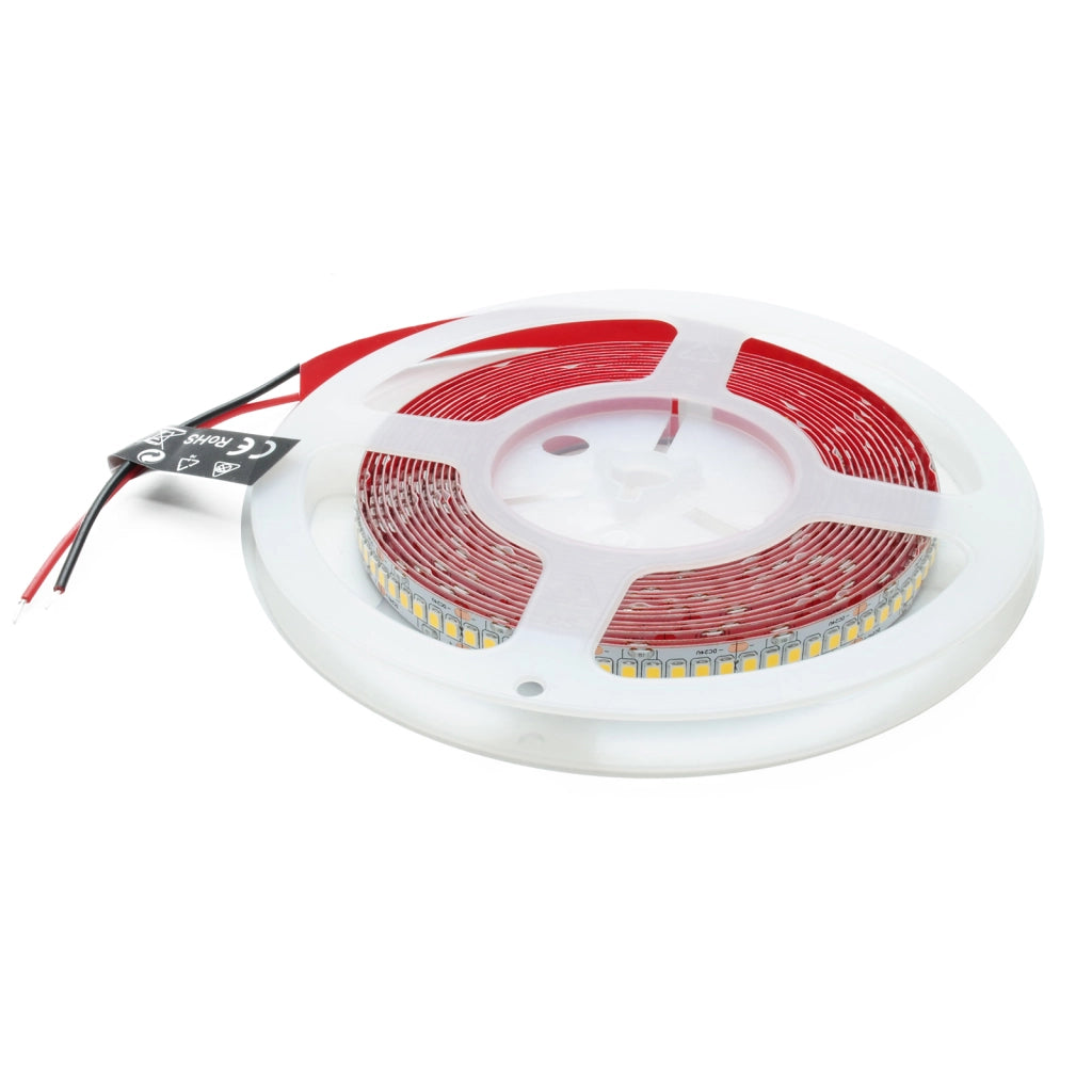 Striscia 1200 LED 2835 strip adesiva 24V bobina 5 metri 90W alta resa luminosa 8100 lumen bassa consumo 3000K