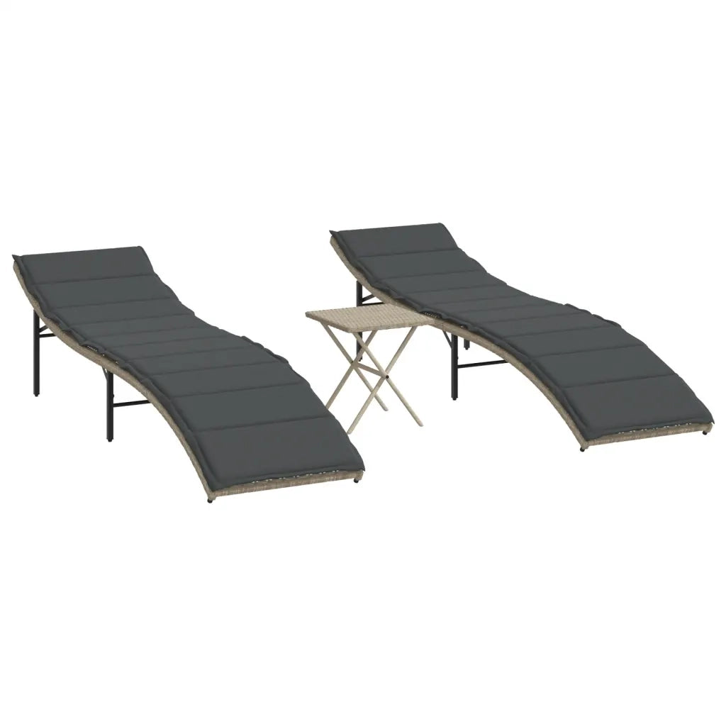 Lettini Prendisole 2pz con Tavolino Grigio Chiaro in Polyrattan 368256