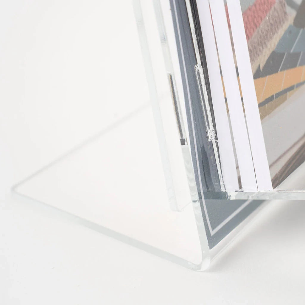 Porta avvisi in plexiglass monofacciale A4 con tasca A5 base a L