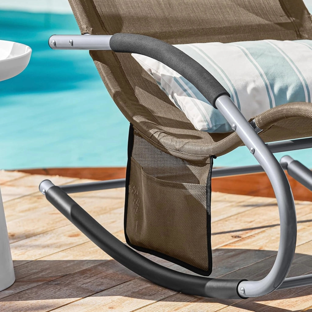 Set di 2 sedie a dondolo da esterno Poltrone sedie sdraio da giardino con cuscino e poggiatesta portata fino a 150 kg Marrone 150x63x87 cm OGS28-BRX2