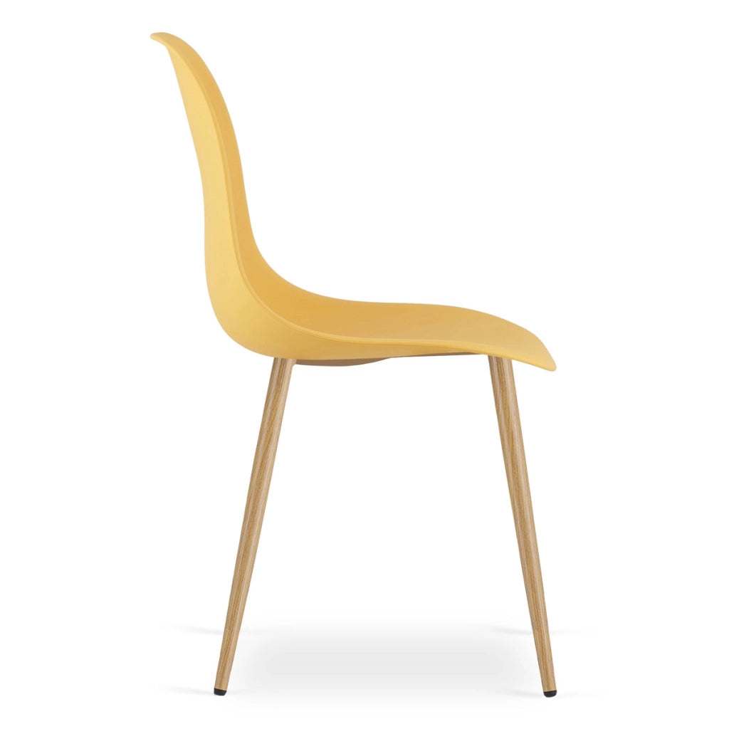 Sedia scandinava WAT color senape con gambe effetto legno