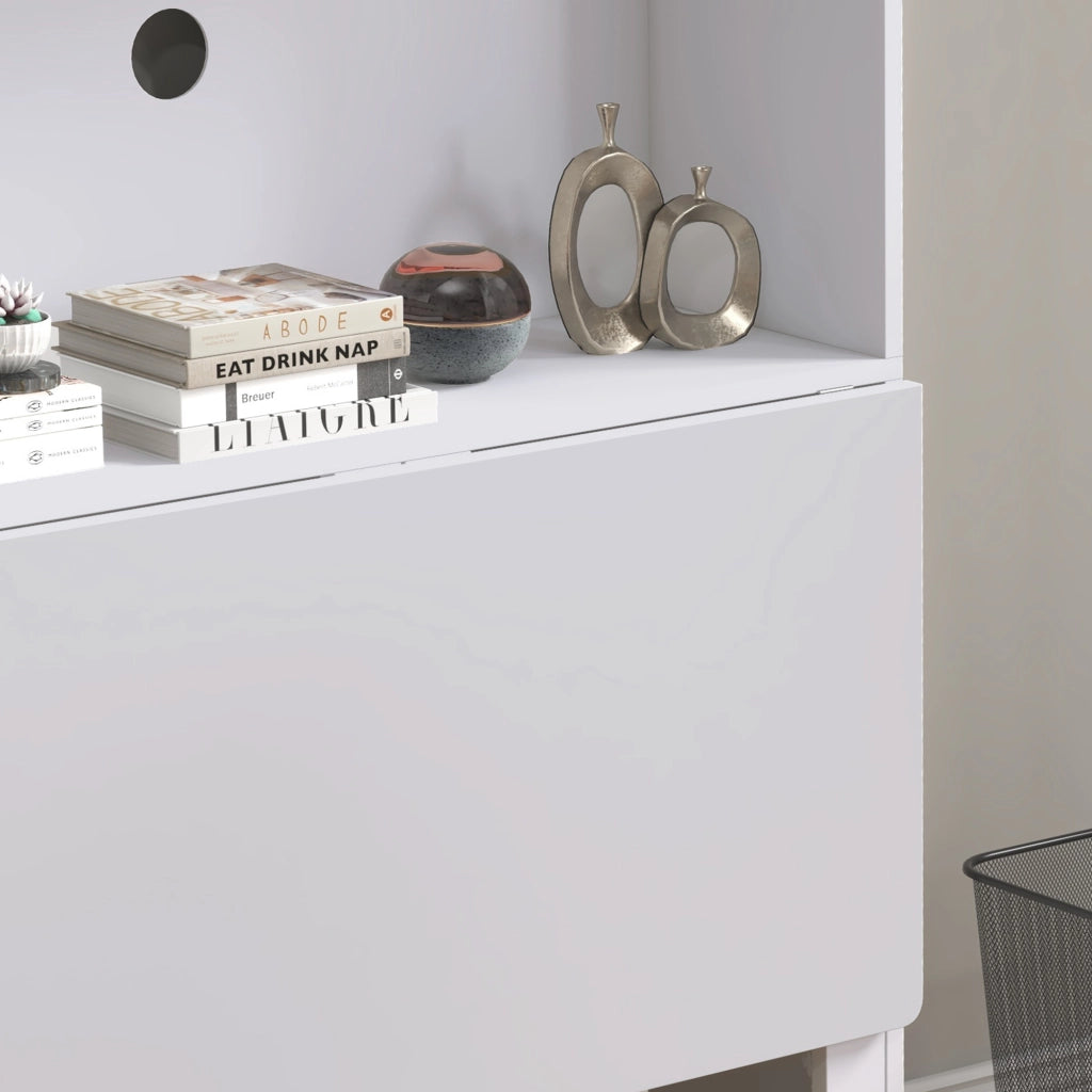 Scrivania Pieghevole 80x69x155 cm con Libreria a 4 Ripiani 2 Ruote e Foro Passacavi in MDF Bianco