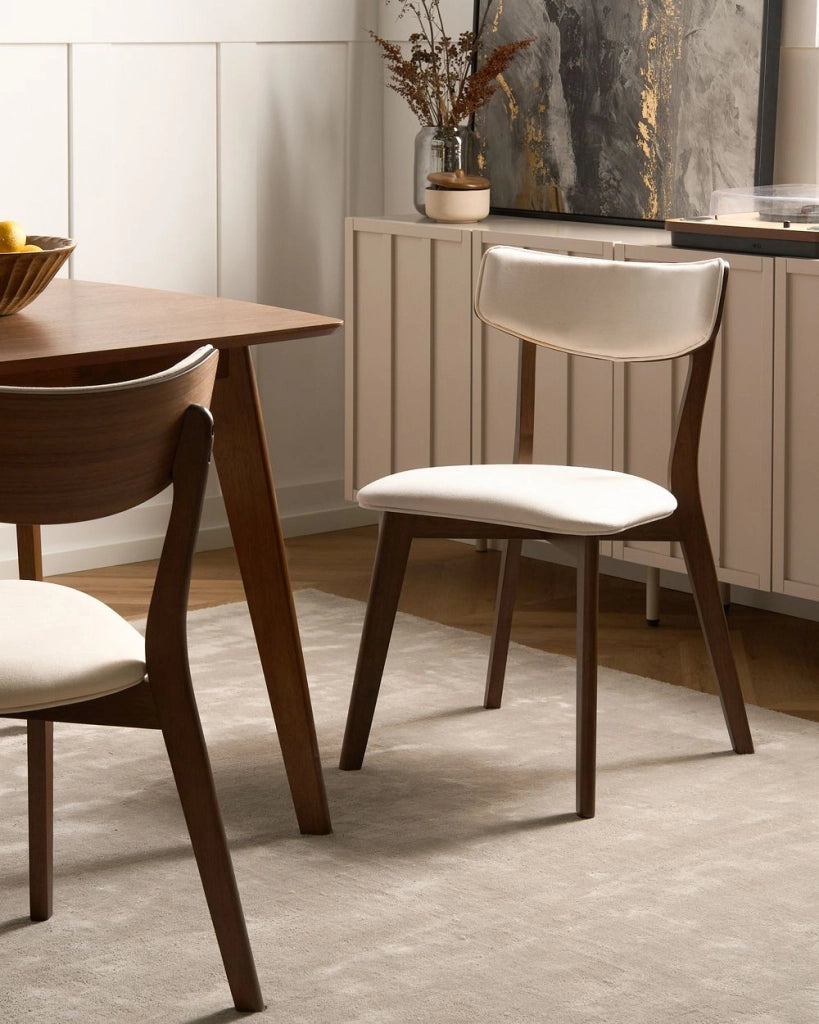 Set di 2 sedie da pranzo in tessuto beige e struttura in legno massiccio marrone retrò senza braccioli con seduta