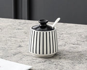 Set di contenitori ceramici da zucchero con cucchiaio, stampo a righe nere e bianche, contenitore ceramico 270ml con coperchio, contenitore da cucina (2 pezzi)