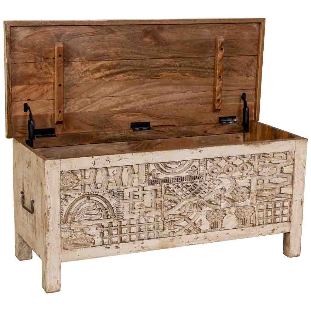 Baule in legno beige intagliato a mano 100x40x46h cm