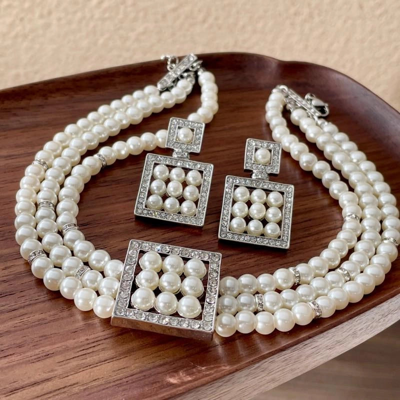 Collana e orecchini fatti a mano con zirconi, diamanti e perle, regalo di Natale o di compleanno.
