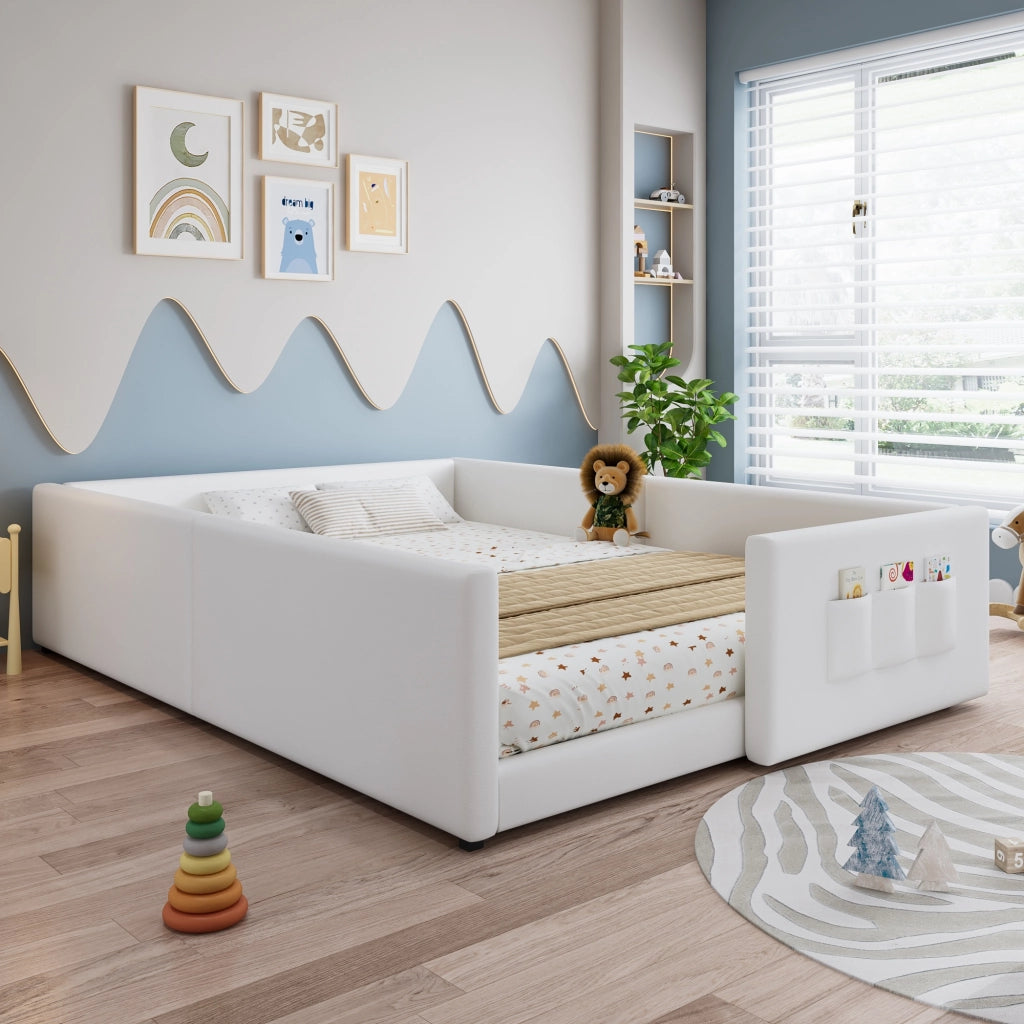 Letto per bambini 140x200 cm, in PU, con 3 tasche portaoggetti, bordi imbottiti, bianco