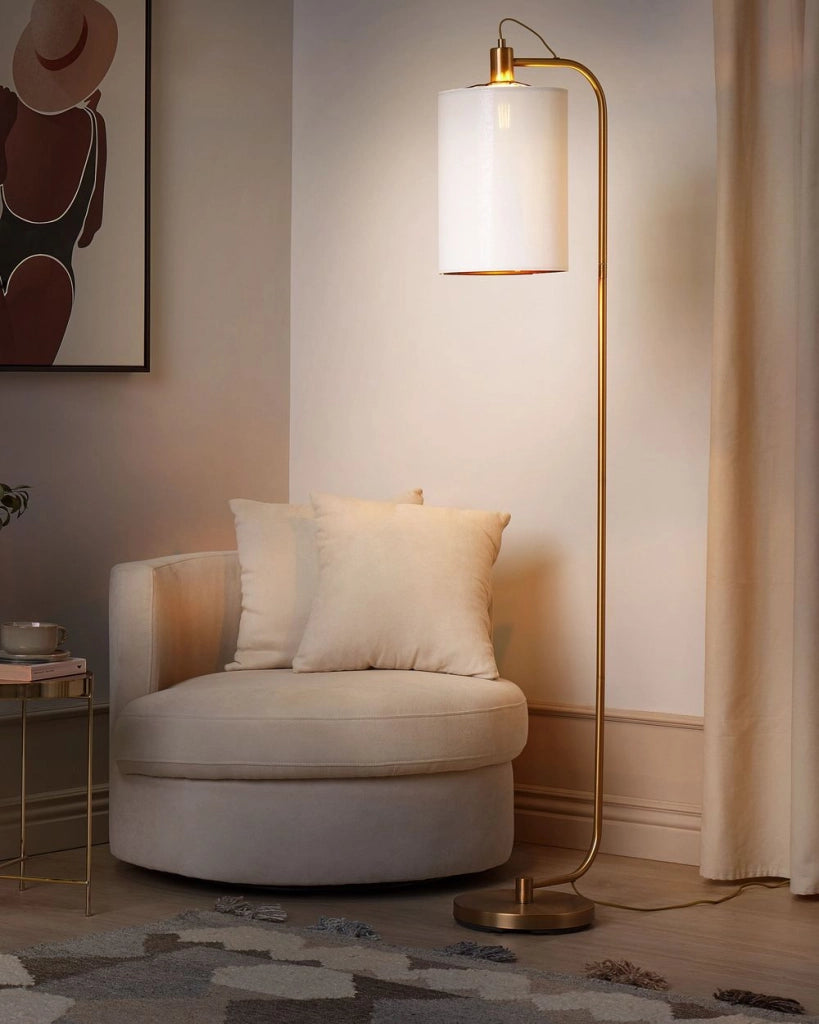 Lampada da terra moderna in metallo ramato e  paralume in lino bianco stile moderno glamour elegante