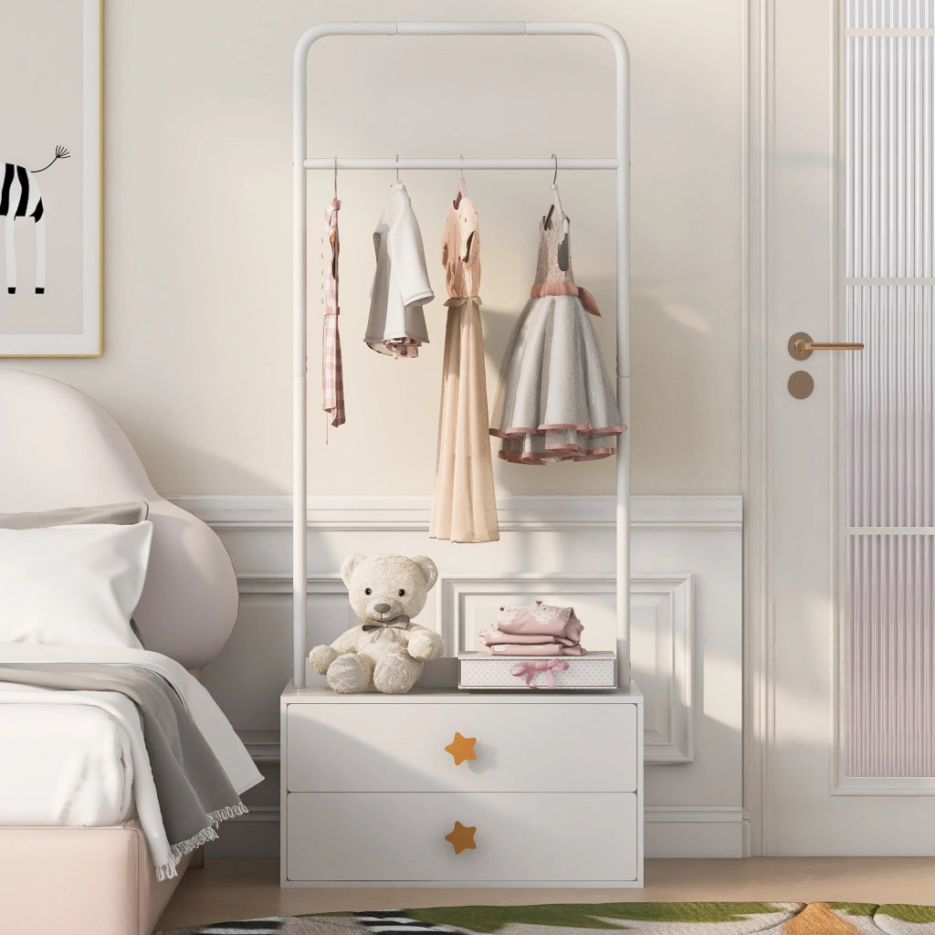 Scaffale con asta appendiabiti e due cassetti, struttura stabile per camera dei bambini, in MDF bianco 70 × 55 × 168 cm