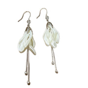 Elegantissimi orecchini pendenti lunghi con nappe floreali in stile francese per donna, lussuosi e sofisticati, versatili e con ganci per l'orecchio.