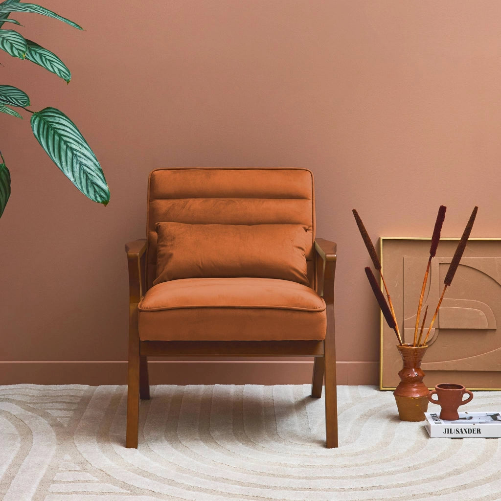 Poltrona scandinava in legno di hevea e velluto, terracotta